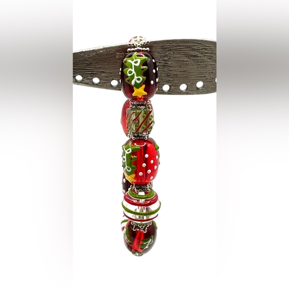 Beautiful European Glass Bead Elastic Bracelet-Christmas Colors & Theme - Picture 10 of 10